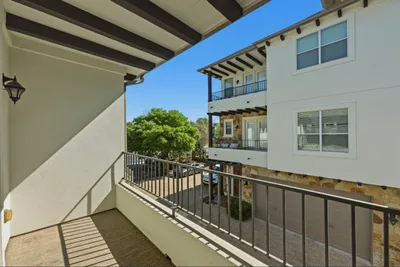 1621 enfield rd e 028.jpg